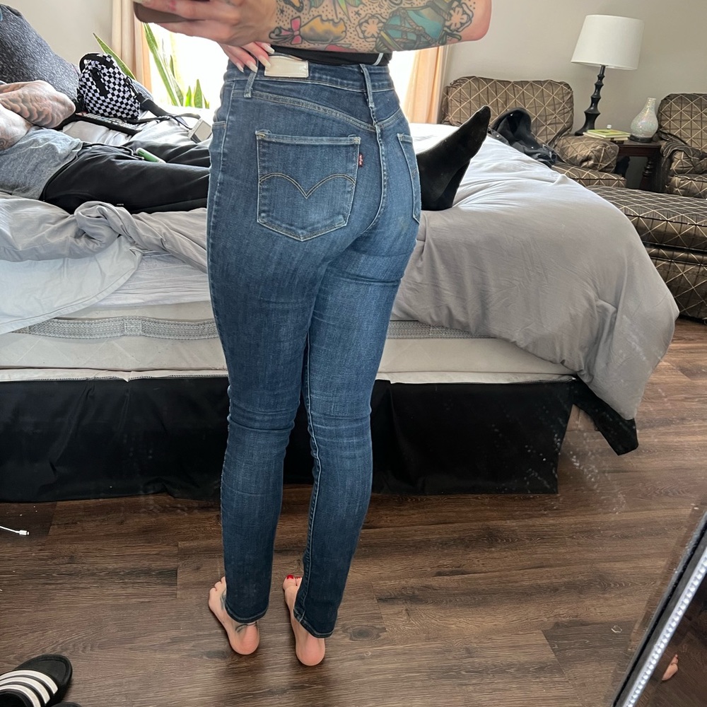 Levi’s size 27 jeans
